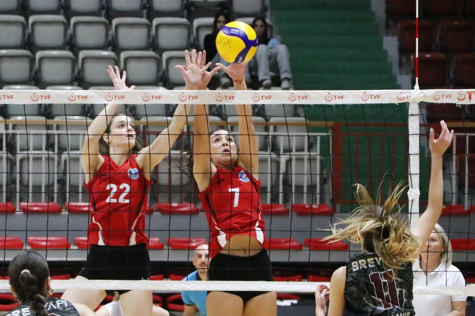 ÇİFTLİKKÖY’ÜN SULTANLARI ESKİŞEHİR’DEN ŞEN DÖNDÜ (3-0) 4 ÇİFTLİKKÖY’ÜN SULTANLARI ESKİŞEHİR’DEN ŞEN DÖNDÜ (3-0)