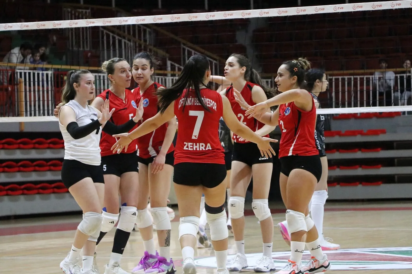 ÇİFTLİKKÖY’ÜN SULTANLARI ESKİŞEHİR’DEN ŞEN DÖNDÜ (3-0) 5 ÇİFTLİKKÖY’ÜN SULTANLARI ESKİŞEHİR’DEN ŞEN DÖNDÜ (3-0)