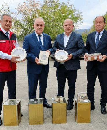 ORDU’DAN İNGİLTERE’YE 8 TON 827 KİLOLUK BAL İHRACATI