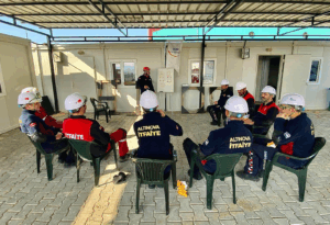 Altınova İtfaiyesi Personeline “Enkazda Arama ve Kurtarma Temel Eğitimi” Aralıksız Sürüyor