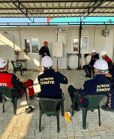Altınova İtfaiyesi Personeline “Enkazda Arama ve Kurtarma Temel Eğitimi” Aralıksız Sürüyor
