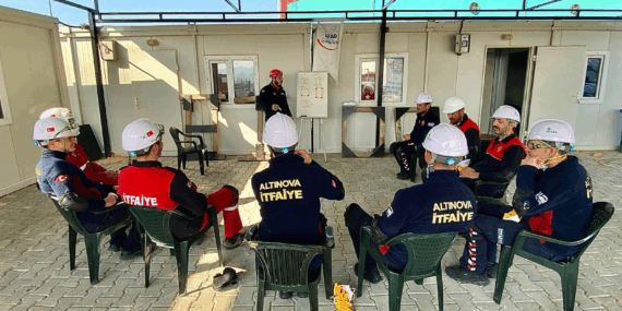 Altınova İtfaiyesi Personeline “Enkazda Arama ve Kurtarma Temel Eğitimi” Aralıksız Sürüyor