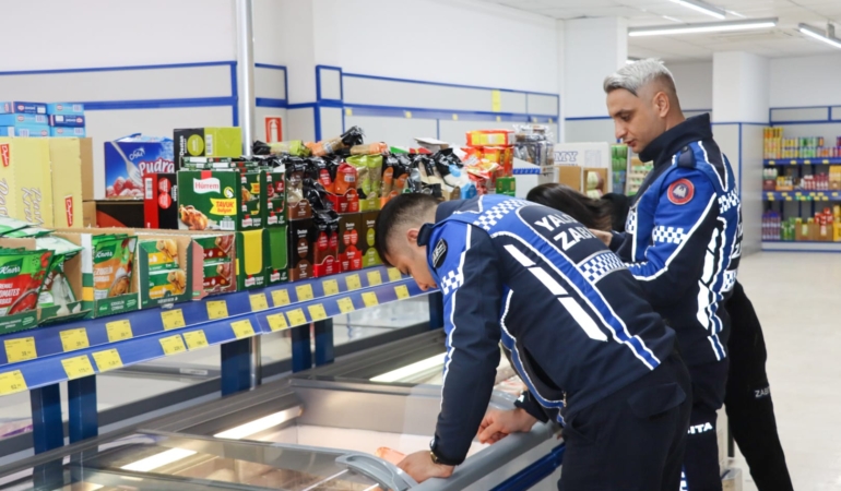 DENETİMLER ARALIKSIZ SÜRÜYOR: YALOVA’DA MARKETLERDE STT VE ETİKET KONTROLLERİ SIKLAŞTIRILDI 6 DENETİMLER ARALIKSIZ SÜRÜYOR: YALOVA’DA MARKETLERDE STT VE ETİKET KONTROLLERİ SIKLAŞTIRILDI