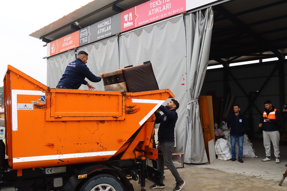 YALOVA BELEDİYESİ’NDEN DAHA TEMİZ VE YEŞİL BİR KENT İÇİN YOĞUN MESAİ 4 YALOVA BELEDİYESİ’NDEN DAHA TEMİZ VE YEŞİL BİR KENT İÇİN YOĞUN MESAİ