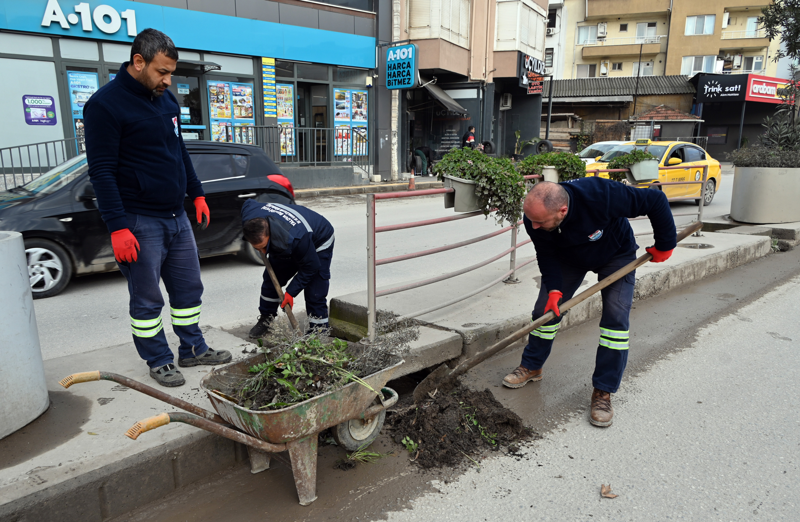 YAĞIŞLAR ÖNCESİ RÖGAR VE MAZGAL TEMİZLİĞİ 4 YAĞIŞLAR ÖNCESİ RÖGAR VE MAZGAL TEMİZLİĞİ