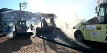 MUSTAFAKEMALPAŞA MAHALLESİ’NDE ASFALT VE TRETUVAR ÇALIŞMALARI SÜRÜYOR