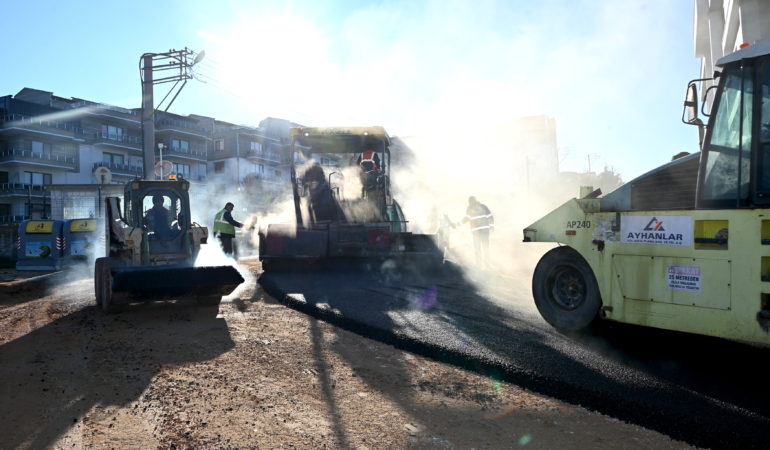 MUSTAFAKEMALPAŞA MAHALLESİ’NDE ASFALT VE TRETUVAR ÇALIŞMALARI SÜRÜYOR