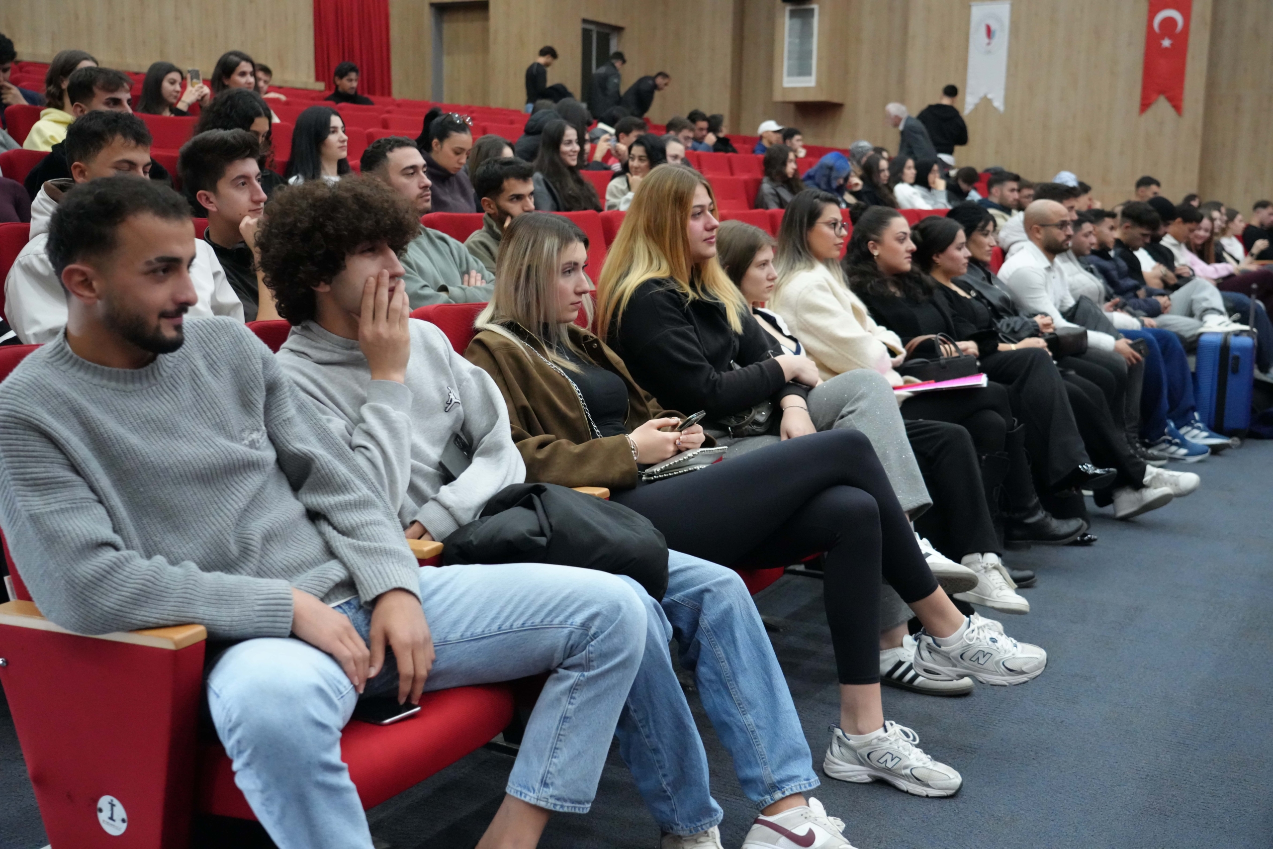 OLİMPİYAT ŞAMPİYONU HALİL MUTLU YALOVA’DA ÖĞRENCİLERLE BULUŞTU