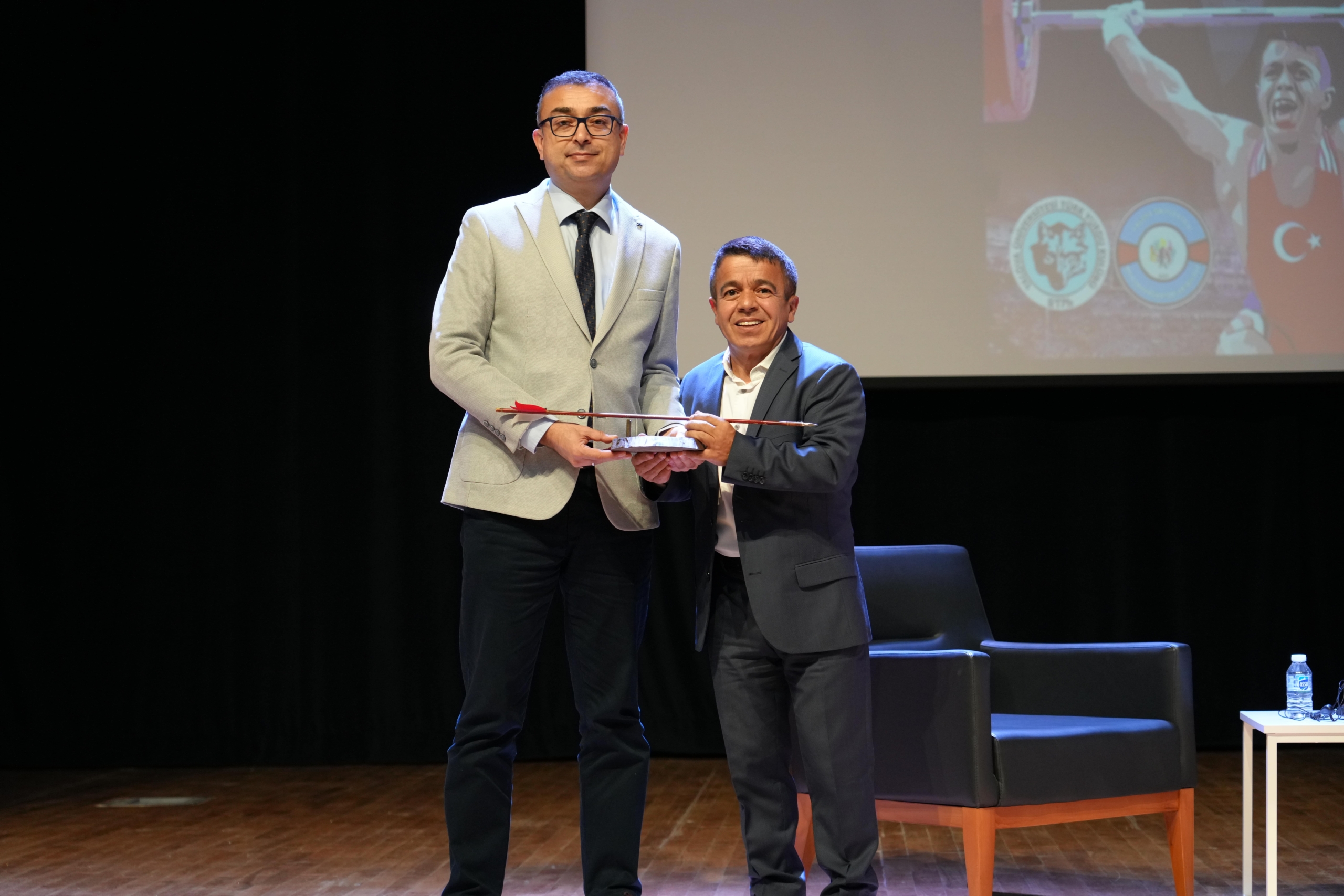 OLİMPİYAT ŞAMPİYONU HALİL MUTLU YALOVA’DA ÖĞRENCİLERLE BULUŞTU