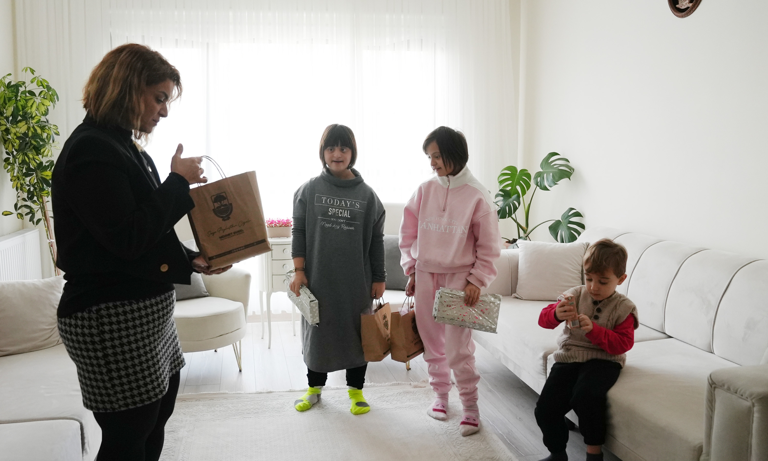 YALOVA BELEDİYESİ’NDEN ÖZEL BİREYLERE ANLAMLI ZİYARET 4 YALOVA BELEDİYESİ’NDEN ÖZEL BİREYLERE ANLAMLI ZİYARET