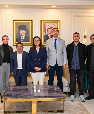 OLİMPİYAT ŞAMPİYONU HALİL MUTLU YALOVA’DA ÖĞRENCİLERLE BULUŞTU