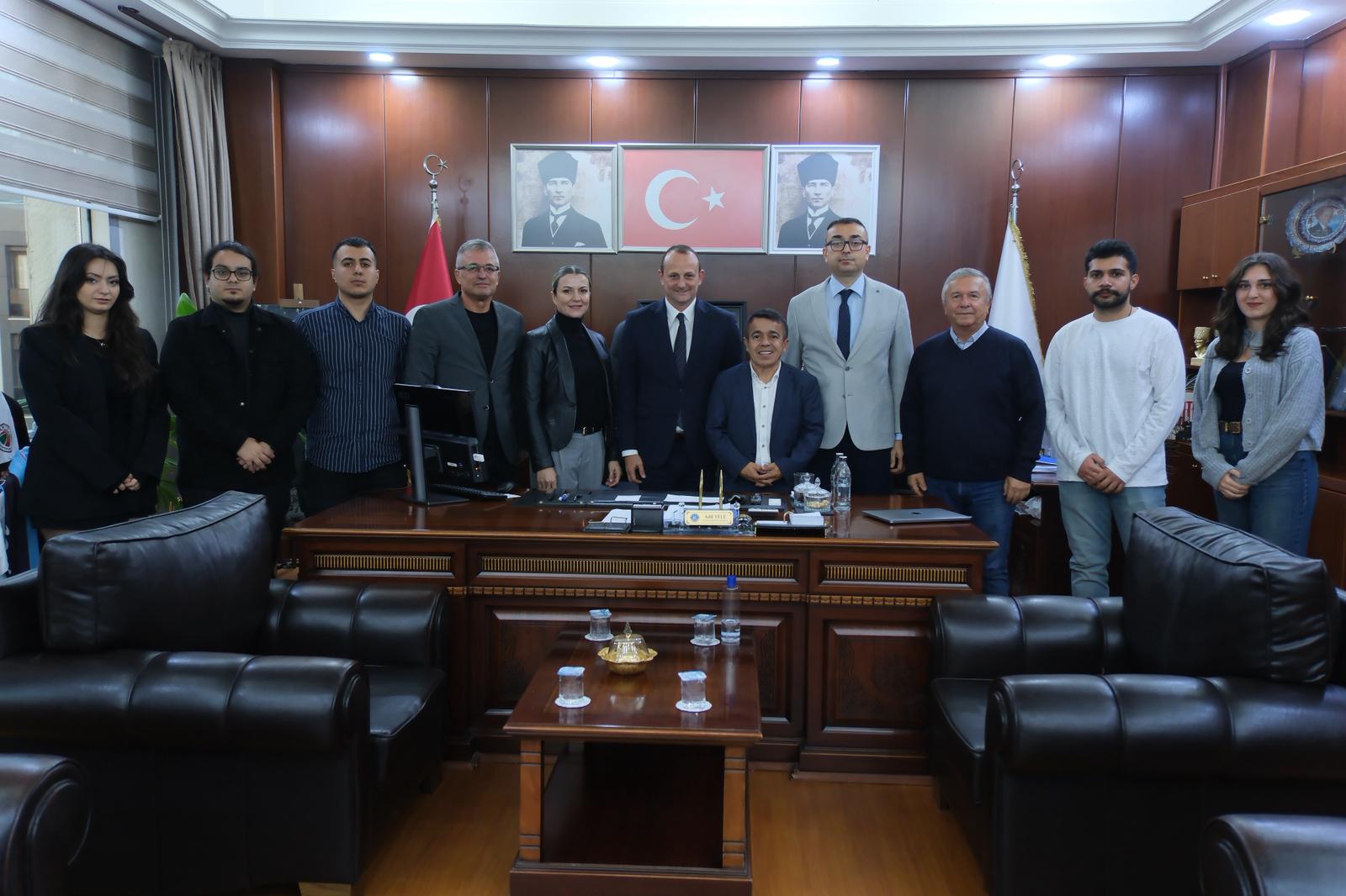 OLİMPİYAT ŞAMPİYONU HALİL MUTLU YALOVA’DA ÖĞRENCİLERLE BULUŞTU