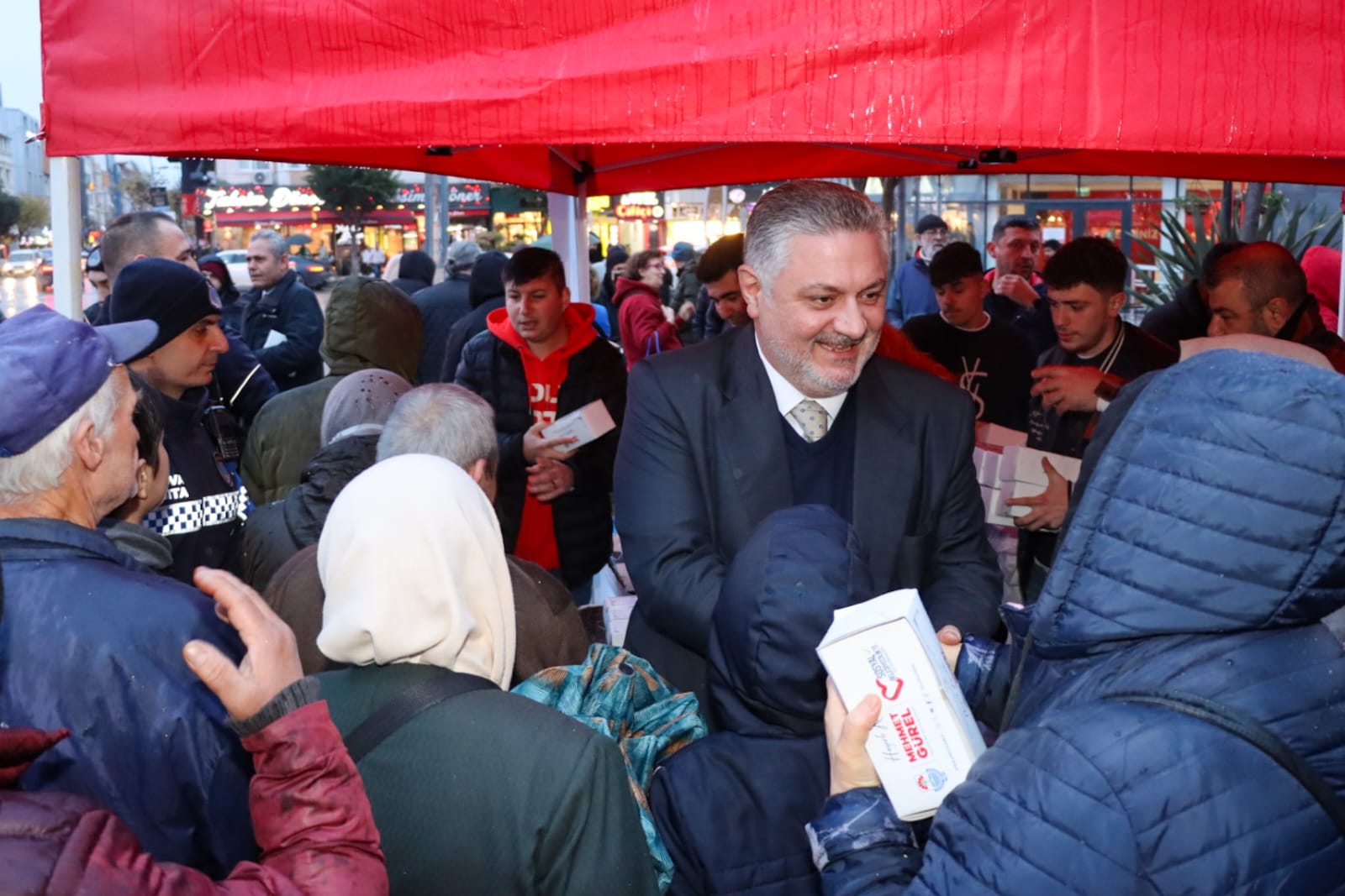 BAŞKAN GÜREL REGAİB KANDİLİ’NDE VATANDAŞLARLA BİR ARAYA GELDİ