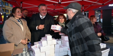 BAŞKAN GÜREL REGAİB KANDİLİ’NDE VATANDAŞLARLA BİR ARAYA GELDİ