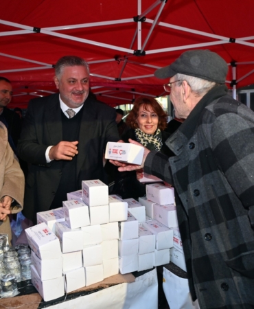 BAŞKAN GÜREL REGAİB KANDİLİ’NDE VATANDAŞLARLA BİR ARAYA GELDİ