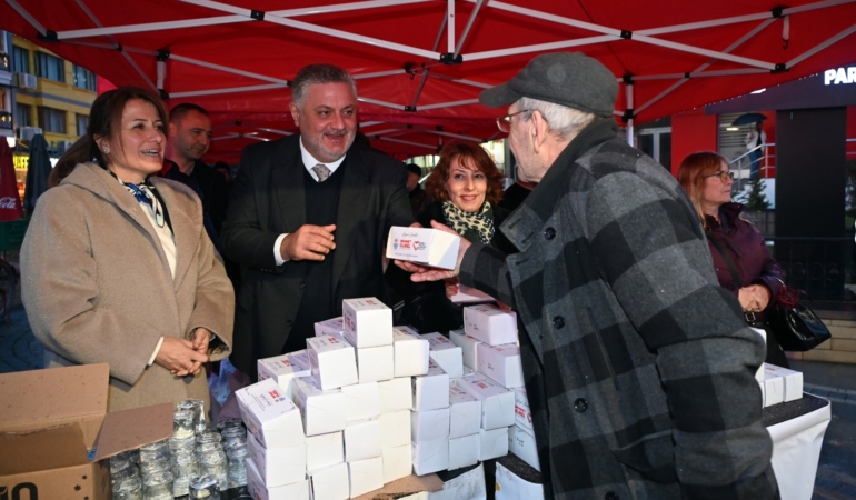 BAŞKAN GÜREL REGAİB KANDİLİ’NDE VATANDAŞLARLA BİR ARAYA GELDİ