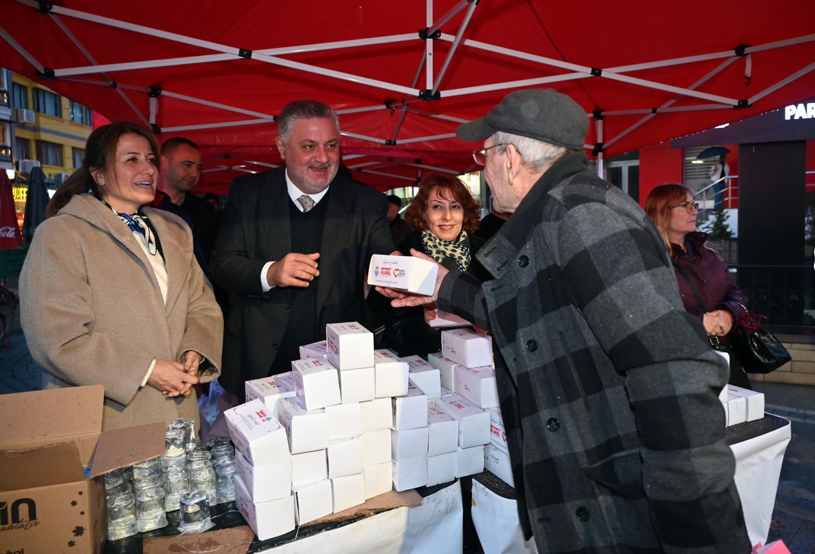 BAŞKAN GÜREL REGAİB KANDİLİ’NDE VATANDAŞLARLA BİR ARAYA GELDİ