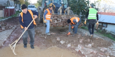 PARKE BAKIM ONARIM ÇALIŞMALARI DEVAM EDİYOR