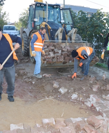PARKE BAKIM ONARIM ÇALIŞMALARI DEVAM EDİYOR