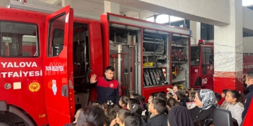 YALOVA İTFAİYESİ'NDEN MİNİK ÖĞRENCİLERE YANGIN EĞİTİMİ