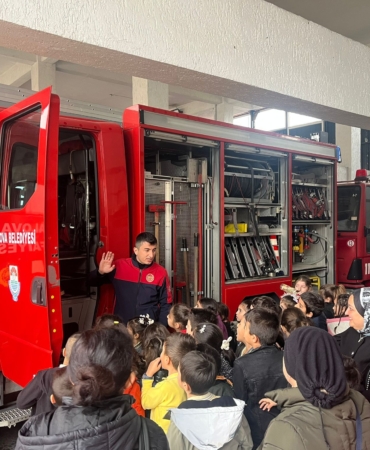 YALOVA İTFAİYESİ'NDEN MİNİK ÖĞRENCİLERE YANGIN EĞİTİMİ