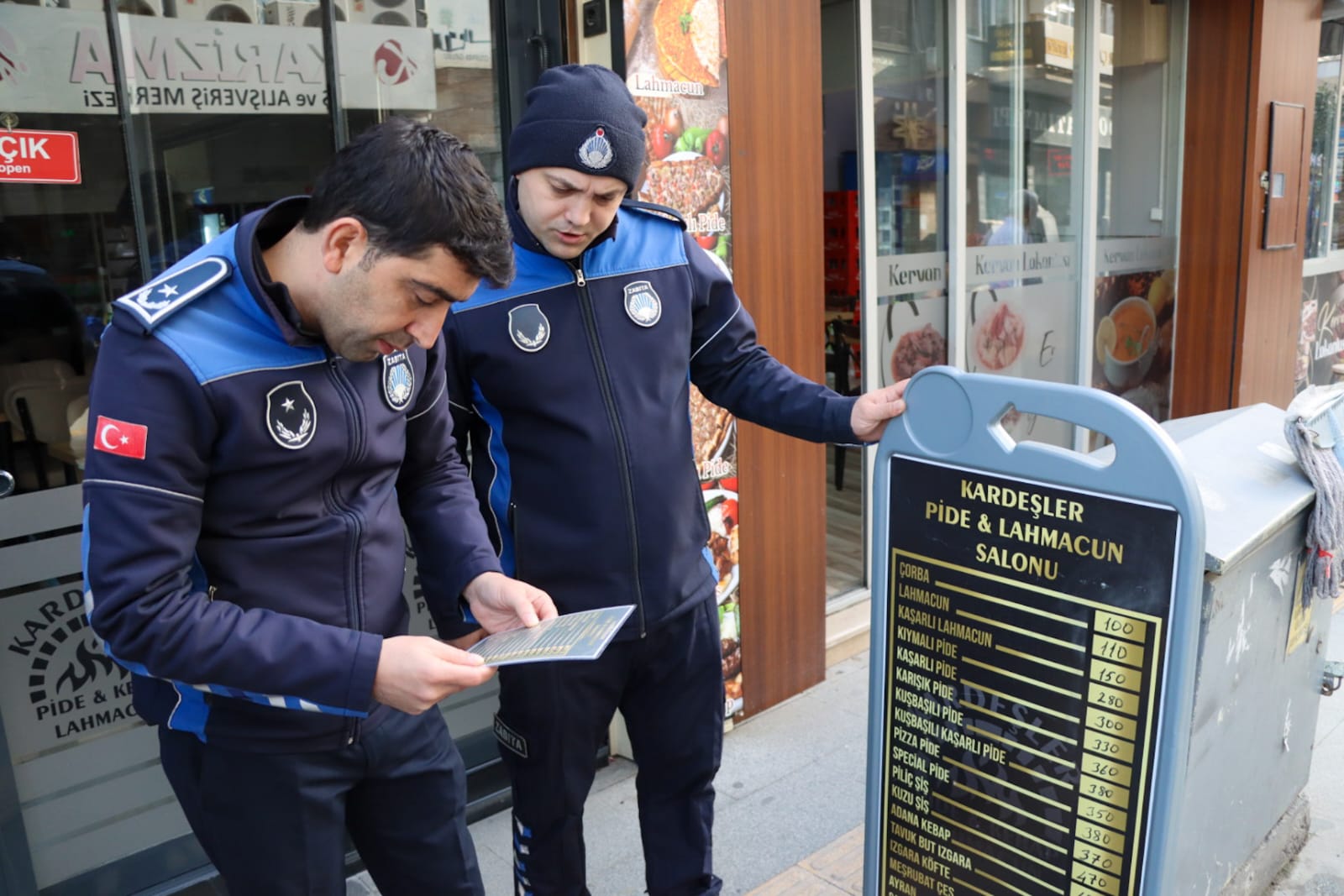ZABITA EKİPLERİNDEN MARKET VE RESTORANLARA SIKI DENETİM
