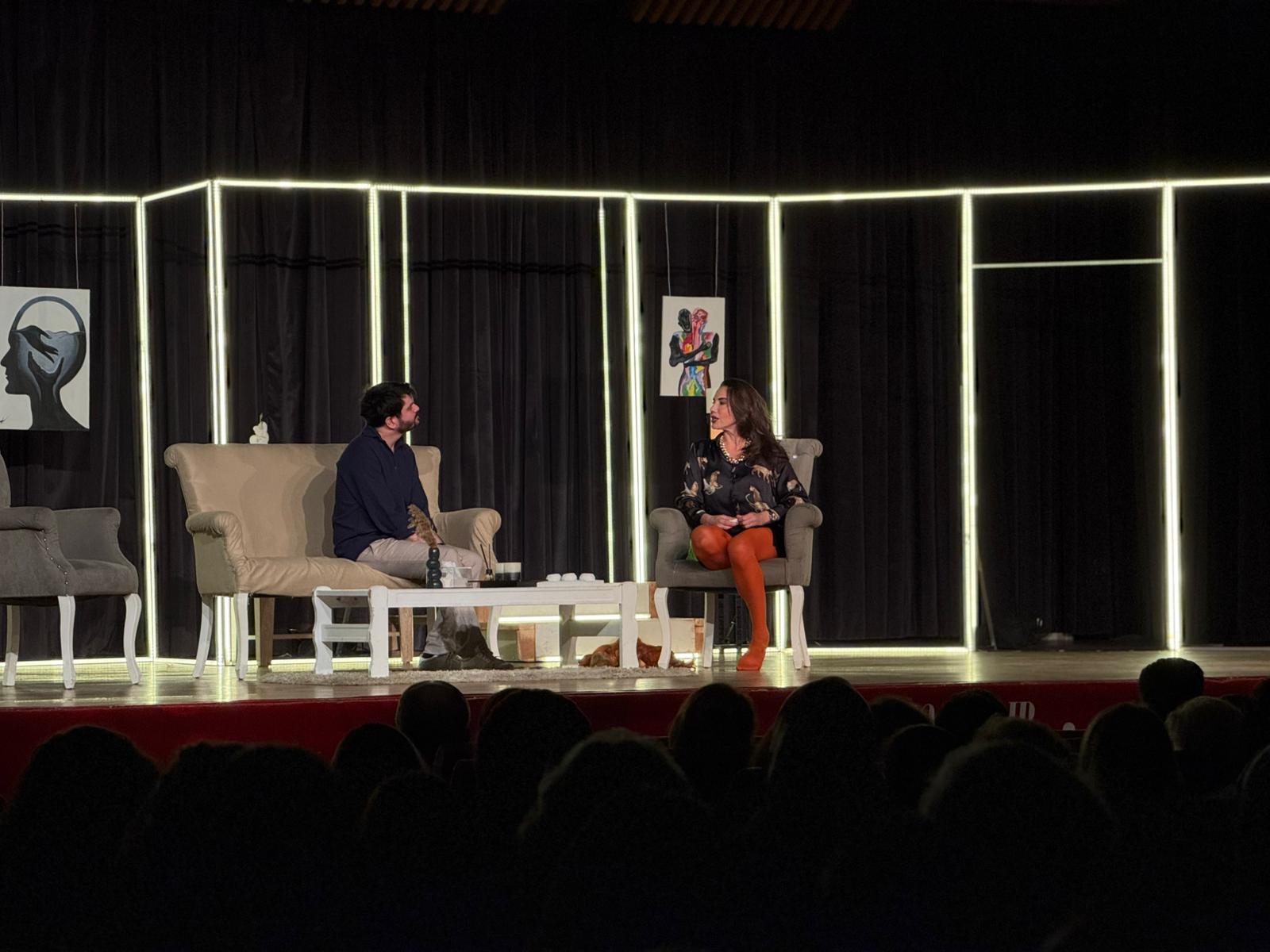 DOKTOR BANA BİR ÇARE OYUNU İZLEYİCİLERİ KAHKAHAYA BOĞDU