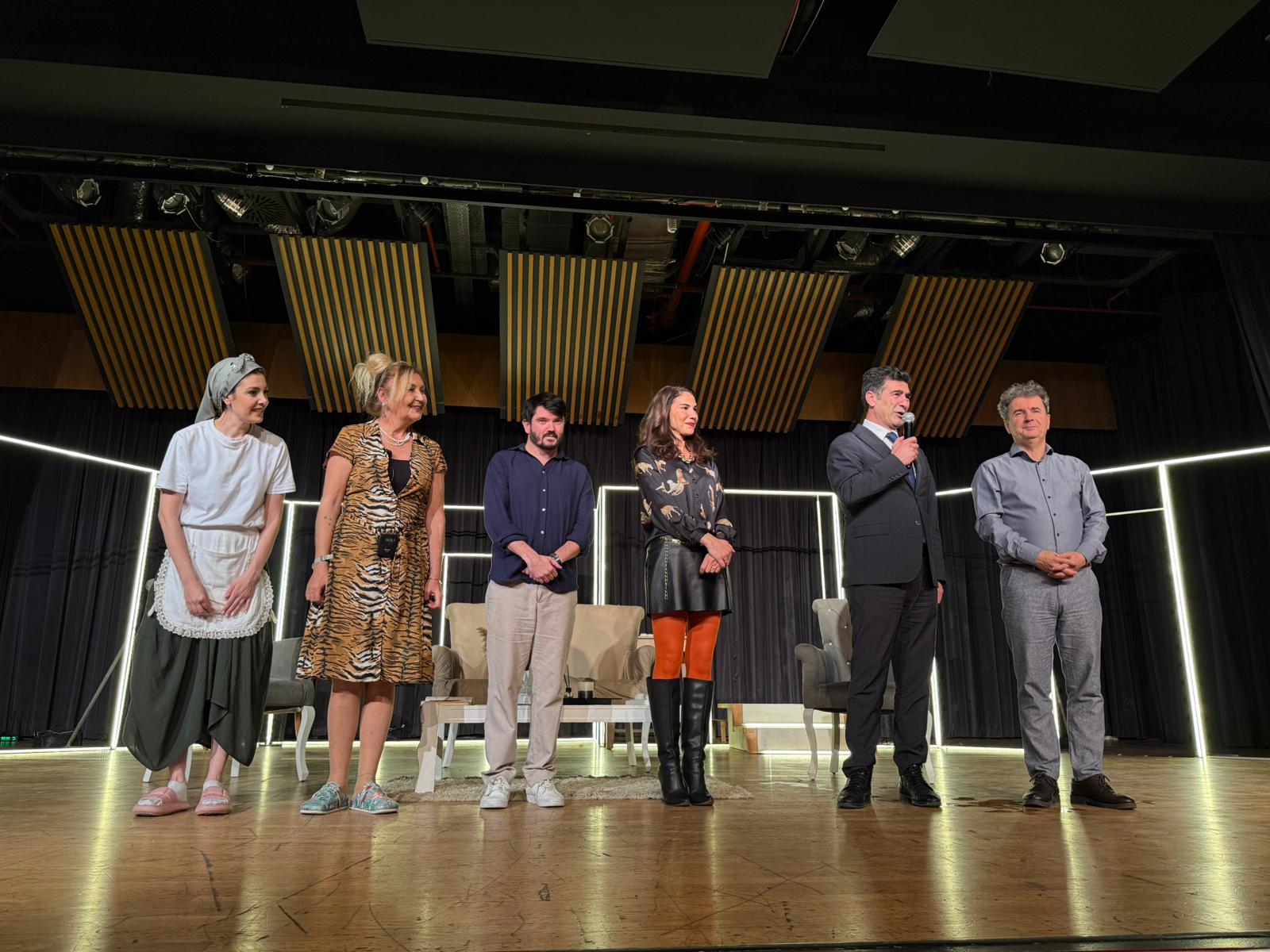 DOKTOR BANA BİR ÇARE OYUNU İZLEYİCİLERİ KAHKAHAYA BOĞDU