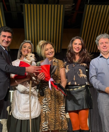 DOKTOR BANA BİR ÇARE OYUNU İZLEYİCİLERİ KAHKAHAYA BOĞDU