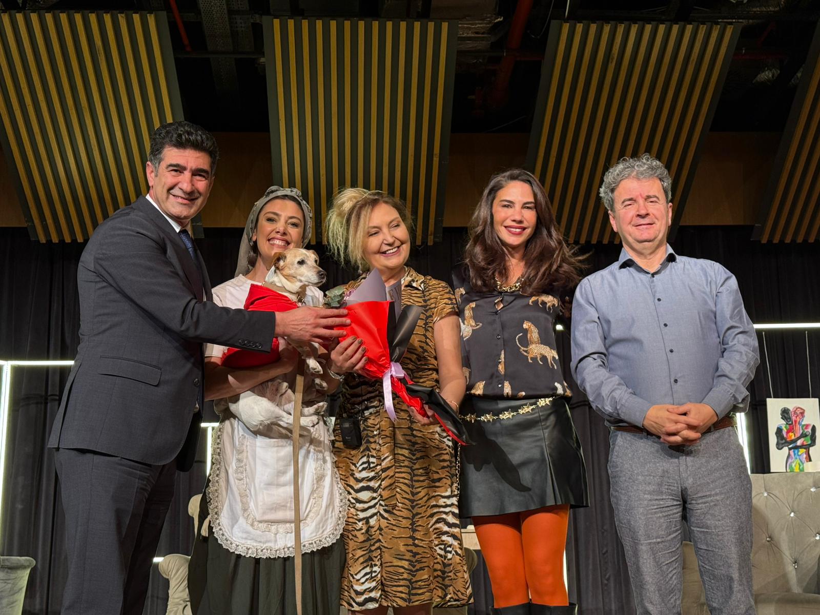 DOKTOR BANA BİR ÇARE OYUNU İZLEYİCİLERİ KAHKAHAYA BOĞDU