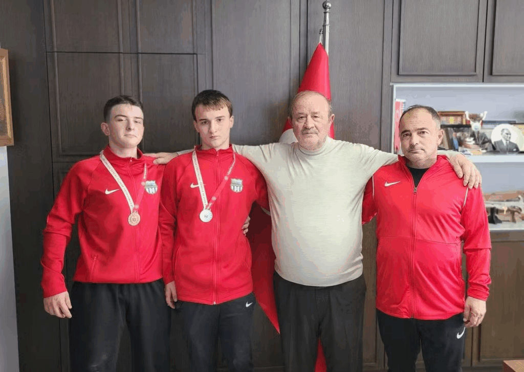 Esenköy’ün Gururu Genç Sporcular Başkan Mehmet Temel’i Ziyaret Etti