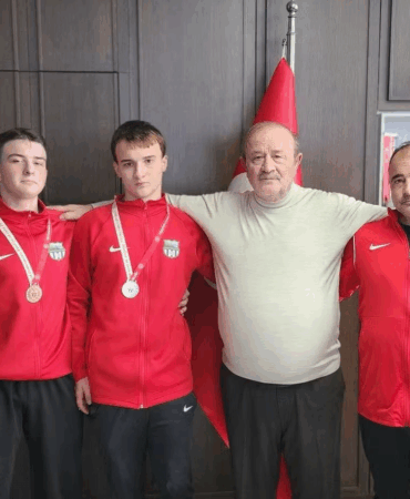 Esenköy’ün Gururu Genç Sporcular Başkan Mehmet Temel’i Ziyaret Etti