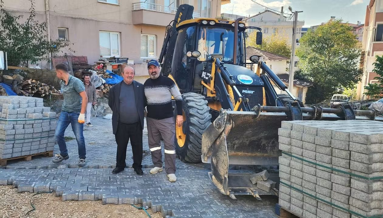 Liman Mahallesi Çimen Sokak’ta Parke Seferberliği: Esenköy Belediyesi Çalışmaları Hızlandırdı 4 Liman Mahallesi Çimen Sokak’ta Parke Seferberliği: Esenköy Belediyesi Çalışmaları Hızlandırdı