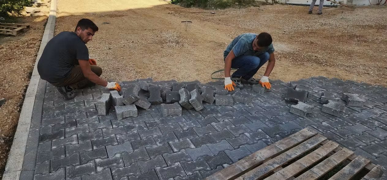 Liman Mahallesi Çimen Sokak’ta Parke Seferberliği: Esenköy Belediyesi Çalışmaları Hızlandırdı 6 Liman Mahallesi Çimen Sokak’ta Parke Seferberliği: Esenköy Belediyesi Çalışmaları Hızlandırdı