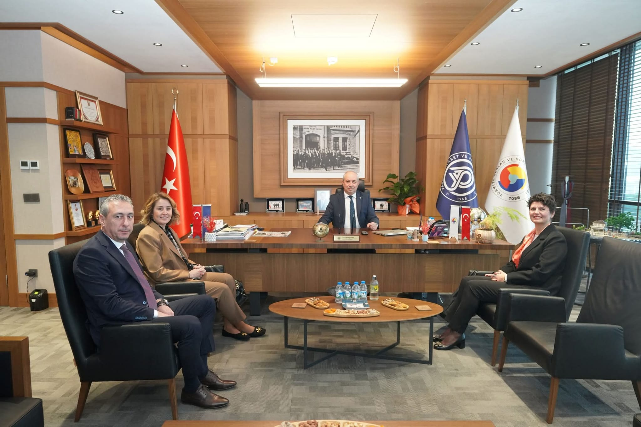 Yalova TSO’da Önemli Konuklar: AKSA Akrilik ve Akkök Holding Yönetimi Odayı Ziyaret Etti 4 Yalova TSO’da Önemli Konuklar: AKSA Akrilik ve Akkök Holding Yönetimi Odayı Ziyaret Etti