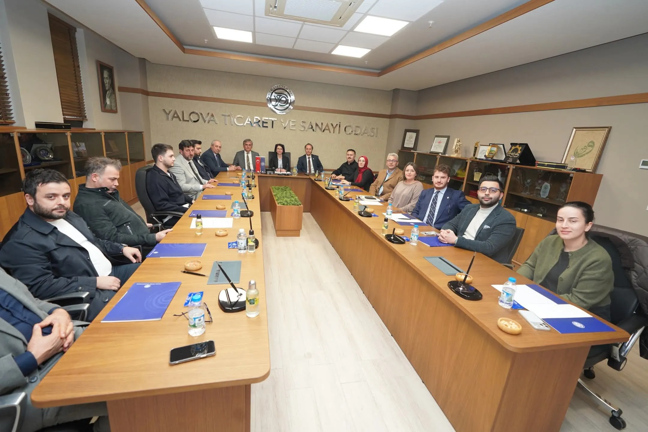 YTSO 8. Meslek Komitesi’nden Diş Sağlığı Sektörüne Yakın Markaj: Klinik Temsilcileriyle Sektörel Değerlendirme Toplantısı Gerçekleştirildi 4 YTSO 8. Meslek Komitesi’nden Diş Sağlığı Sektörüne Yakın Markaj: Klinik Temsilcileriyle Sektörel Değerlendirme Toplantısı Gerçekleştirildi