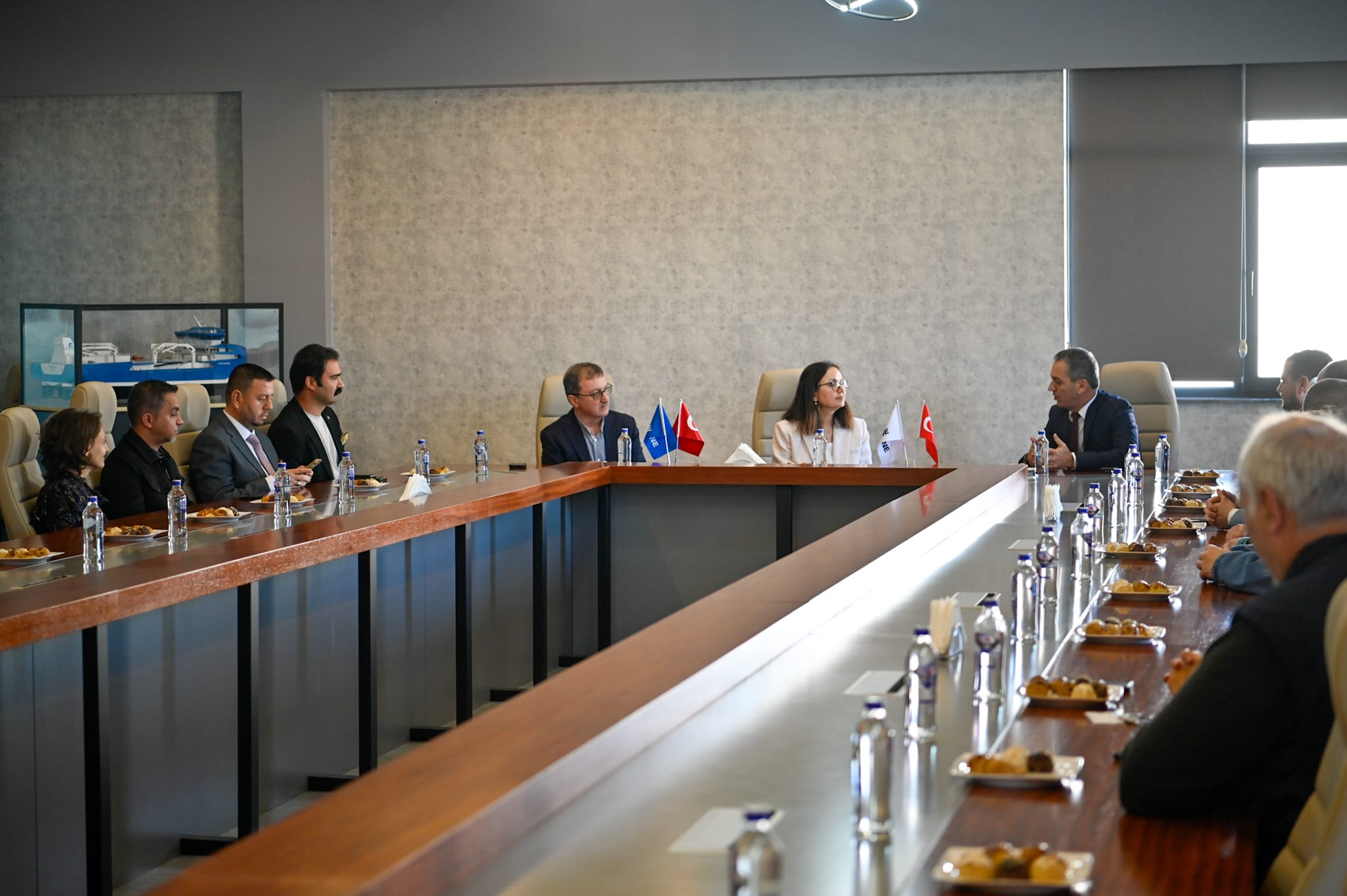 ENGELLİ DOSTU İŞYERLERİNE TEŞEKKÜR ZİYARETİ: VALİ KAYA’DAN İSTİHDAMDA DUYARLI İŞLETMELERE ÖDÜL 9 ENGELLİ DOSTU İŞYERLERİNE TEŞEKKÜR ZİYARETİ: VALİ KAYA’DAN İSTİHDAMDA DUYARLI İŞLETMELERE ÖDÜL