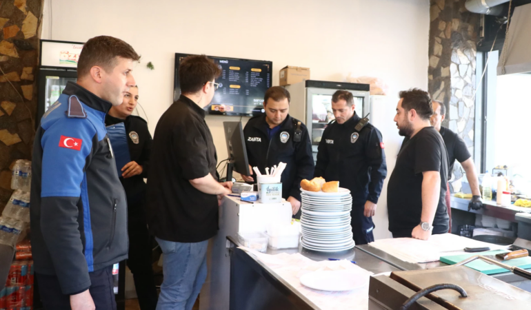 ÇİFTLİKKÖY’DE ZABITA EKİPLERİNDEN MARKET VE İŞLETMELERE SIKI DENETİM
