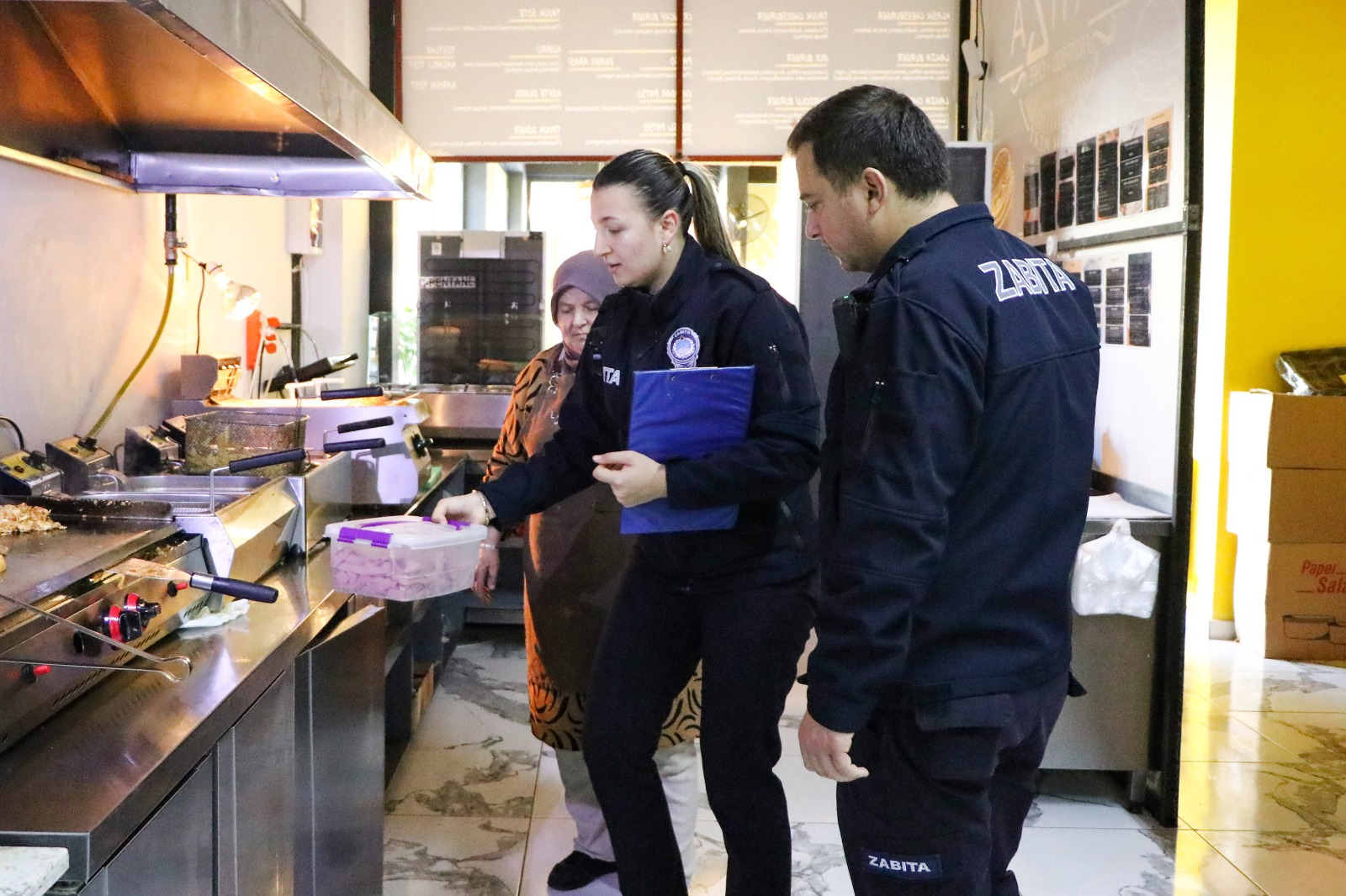 ÇİFTLİKKÖY’DE ZABITA EKİPLERİNDEN MARKET VE İŞLETMELERE SIKI DENETİM 1 ÇİFTLİKKÖY’DE ZABITA EKİPLERİNDEN MARKET VE İŞLETMELERE SIKI DENETİM