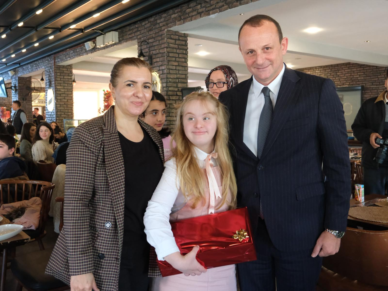 BAŞKAN YELE’DEN ENGELLİLER İÇİN ELELE KART MÜJDESİ 1 BAŞKAN YELE’DEN ENGELLİLER İÇİN ELELE KART MÜJDESİ