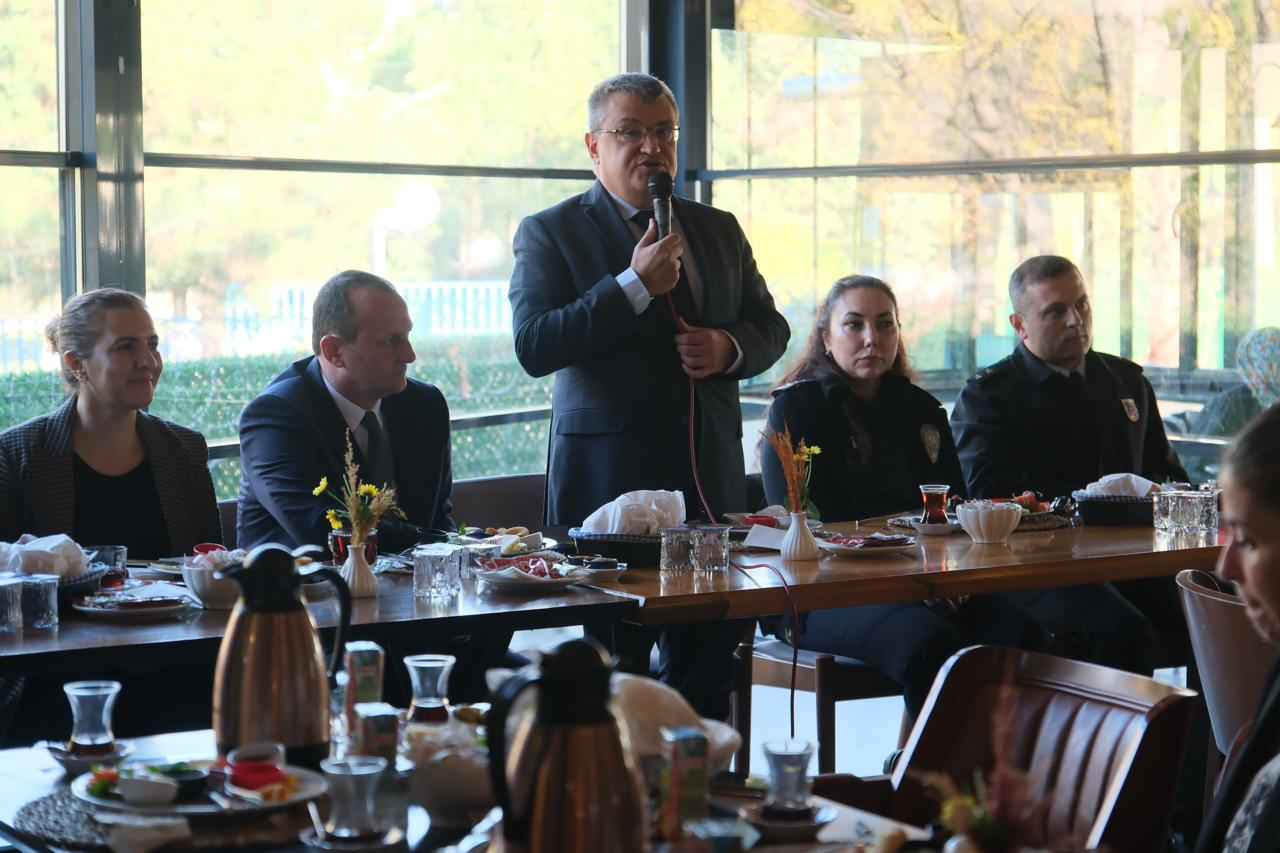 BAŞKAN YELE’DEN ENGELLİLER İÇİN ELELE KART MÜJDESİ 5 BAŞKAN YELE’DEN ENGELLİLER İÇİN ELELE KART MÜJDESİ