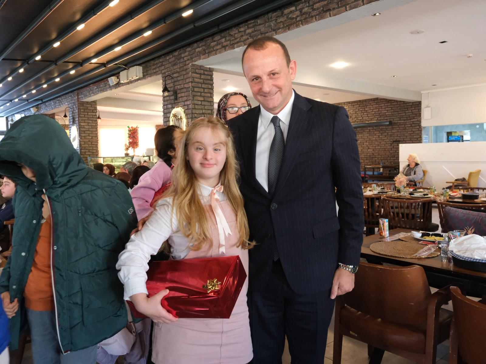 BAŞKAN YELE’DEN ENGELLİLER İÇİN ELELE KART MÜJDESİ 6 BAŞKAN YELE’DEN ENGELLİLER İÇİN ELELE KART MÜJDESİ