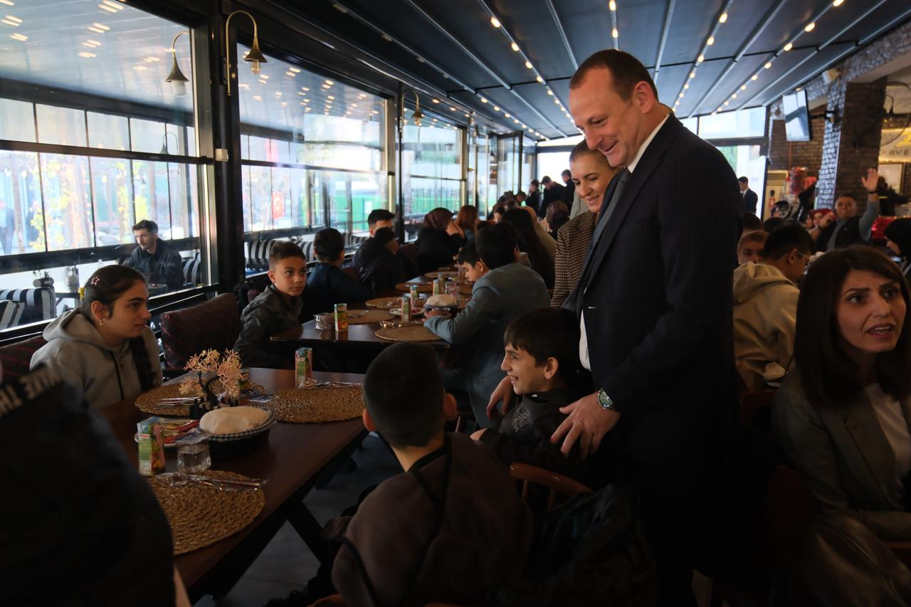 BAŞKAN YELE’DEN ENGELLİLER İÇİN ELELE KART MÜJDESİ 8 BAŞKAN YELE’DEN ENGELLİLER İÇİN ELELE KART MÜJDESİ