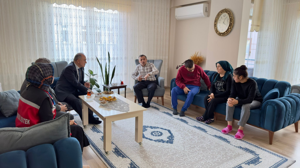 Vali Muammer Erol, Engelli Aileleri 3 Aralık’ta Evlerinde Ziyaret Etti