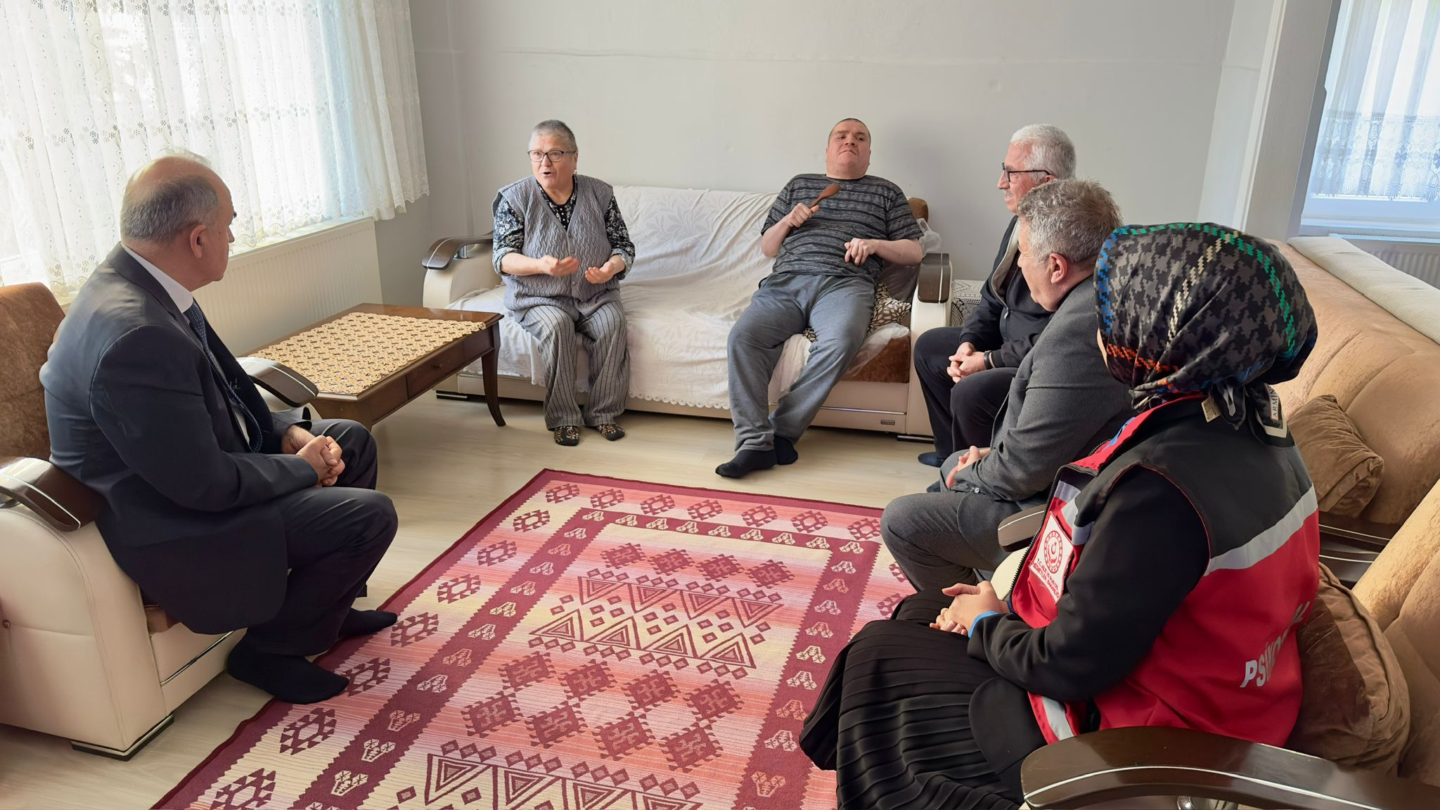 Vali Muammer Erol, Engelli Aileleri 3 Aralık’ta Evlerinde Ziyaret Etti 4 Vali Muammer Erol, Engelli Aileleri 3 Aralık’ta Evlerinde Ziyaret Etti