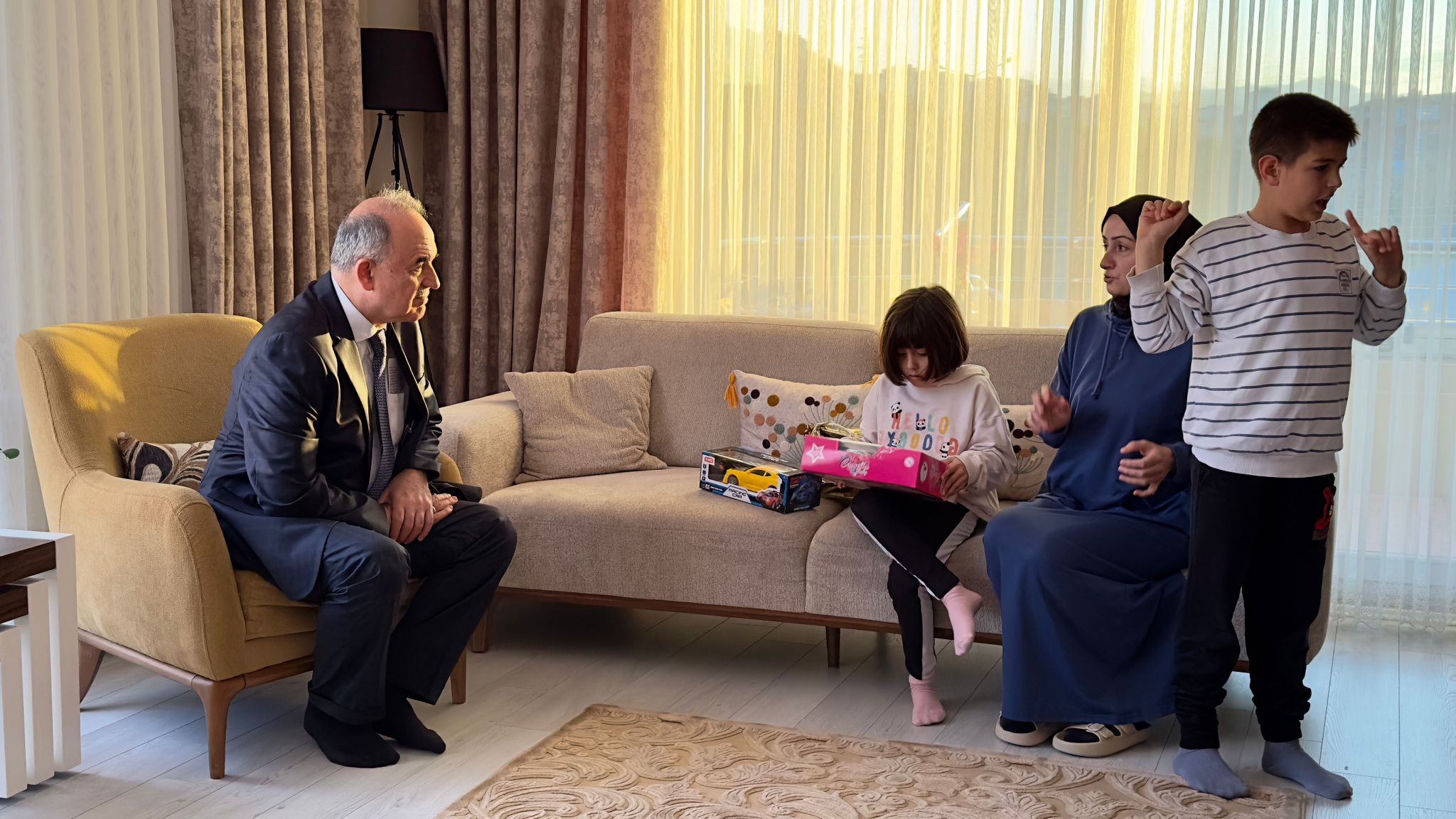 Vali Muammer Erol, Engelli Aileleri 3 Aralık’ta Evlerinde Ziyaret Etti 5 Vali Muammer Erol, Engelli Aileleri 3 Aralık’ta Evlerinde Ziyaret Etti