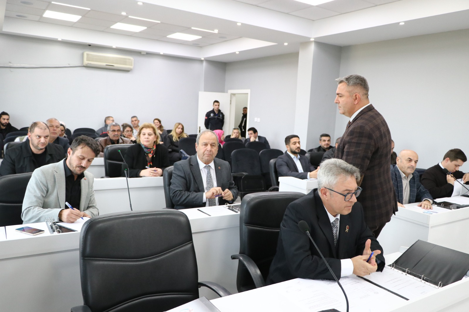 ÇİFTLİKKÖY BELEDİYE MECLİSİ, 2025’İN SON TOPLANTISINI YAPTI 4 ÇİFTLİKKÖY BELEDİYE MECLİSİ, 2025’İN SON TOPLANTISINI YAPTI