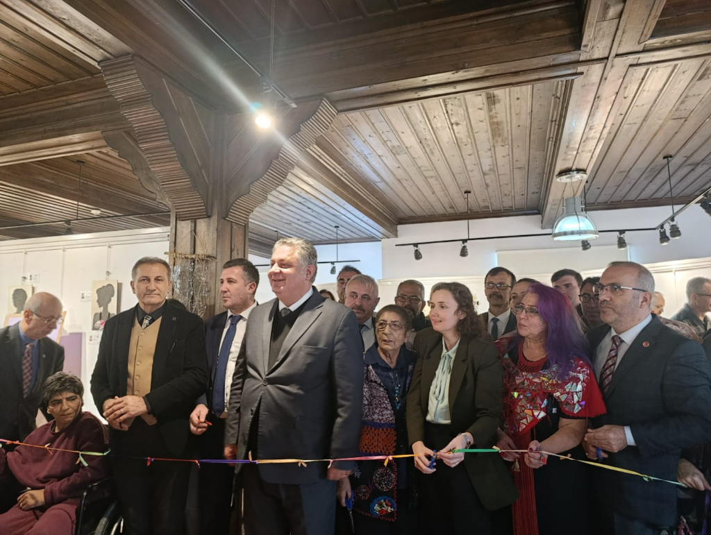 “Geri Dönüşümden Sanata” Sergisi Büyük İlgiyle Açıldı