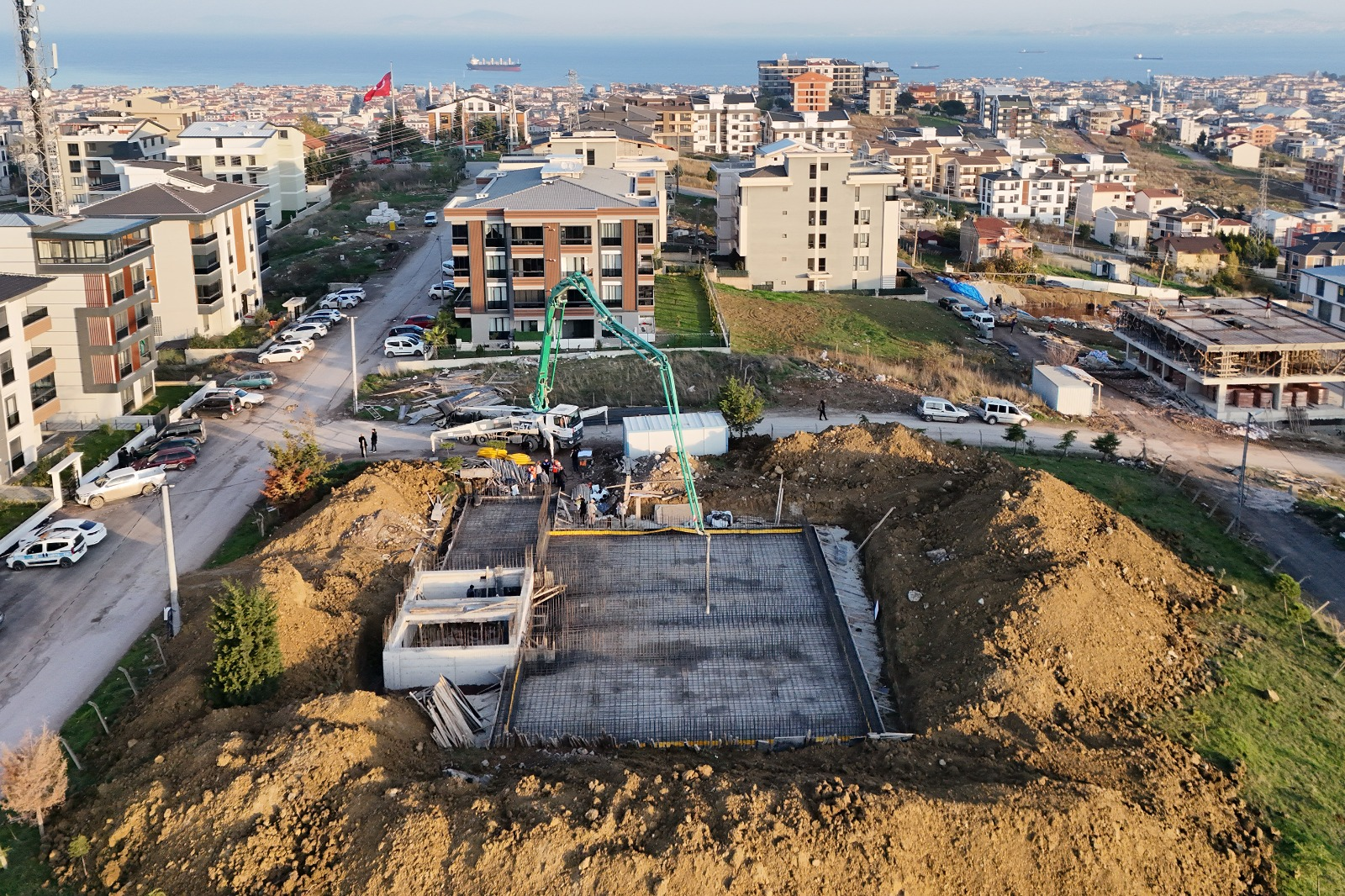 ÇİFTLİKKÖY’E STRATEJİK SU YATIRIMI: İÇME SUYU ALTYAPISINA 1000 TONLUK DESTEK