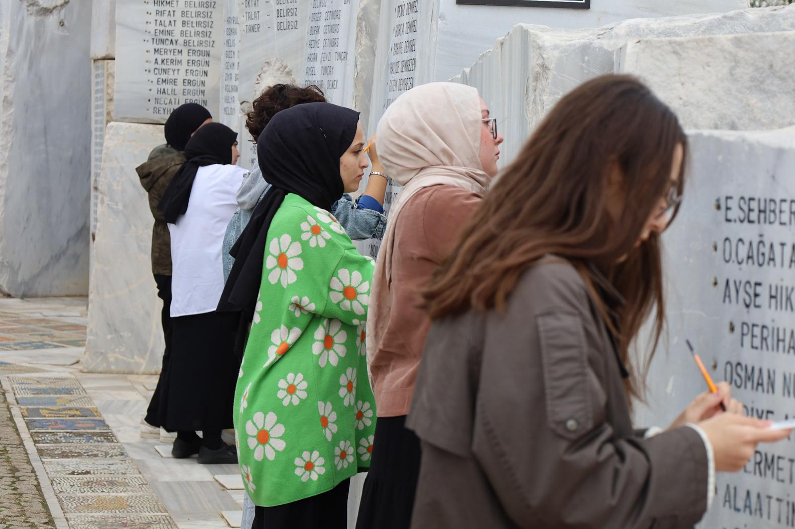Dünya Gönüllüler Günü’nde Üniversitelilerden Duygulandıran Çalışma: